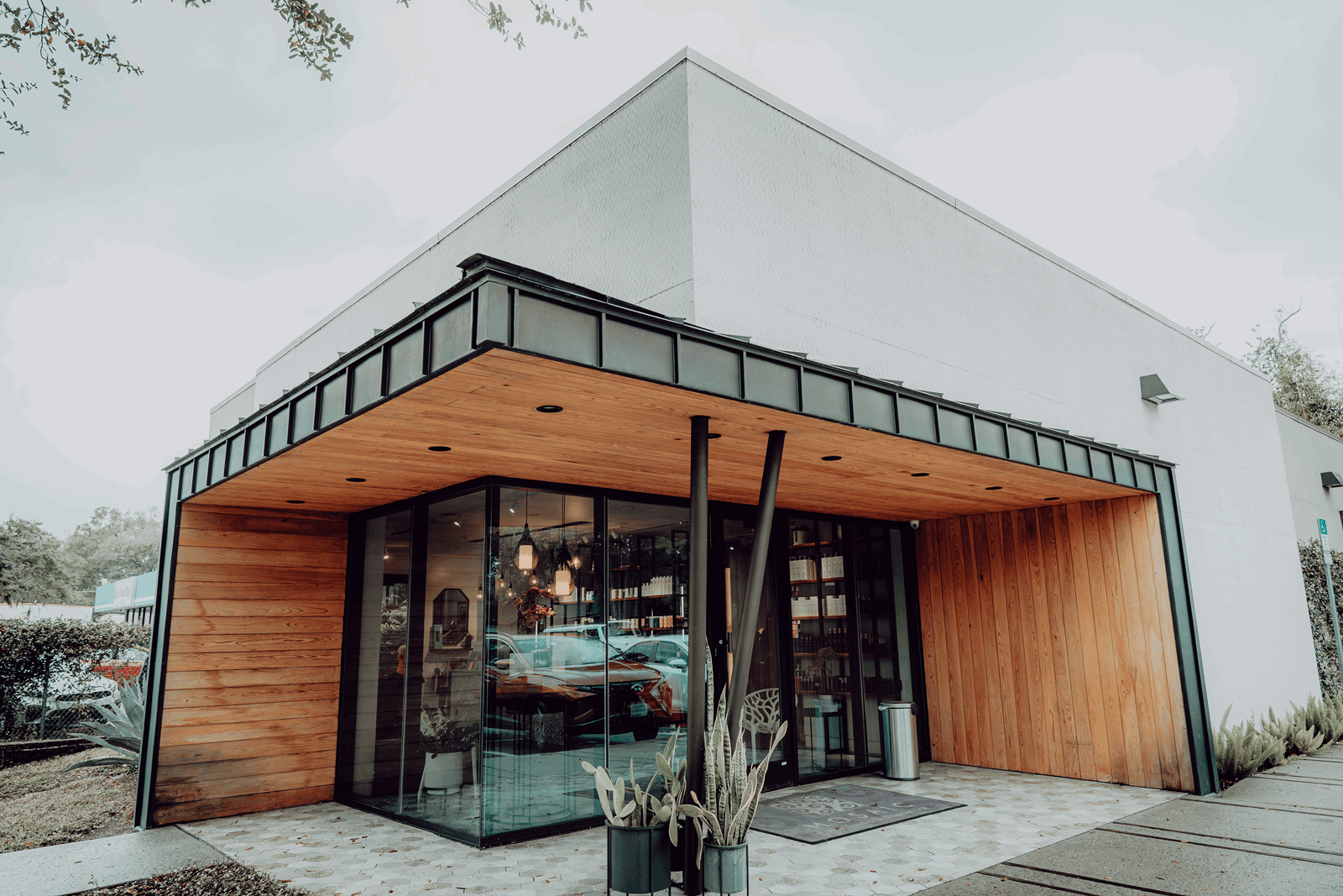 Orlando Hair Salon in Milk District - Beauty Salon